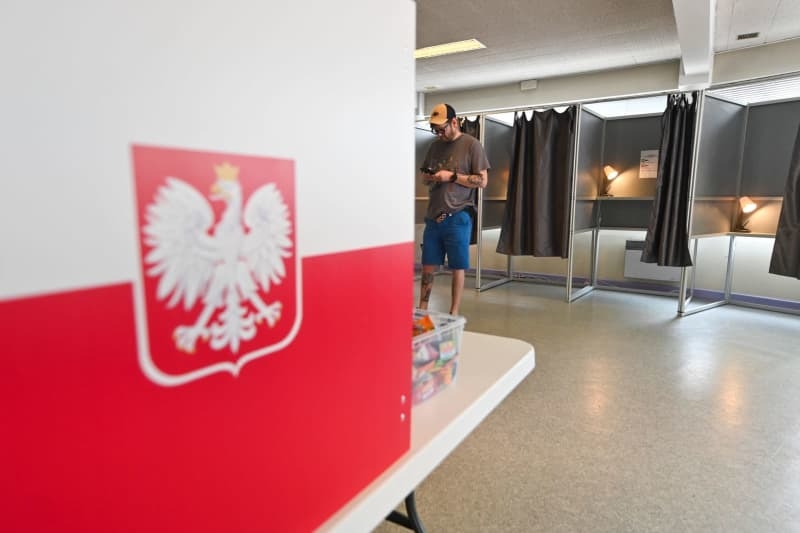 Turnout in Polish presidential election slightly above 2020 level