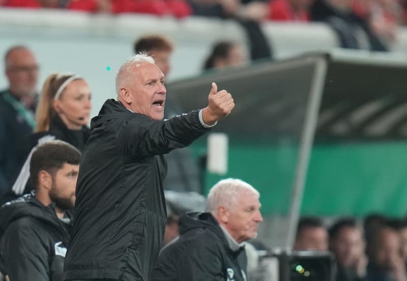 German fourth-division coach appears to collapse during training