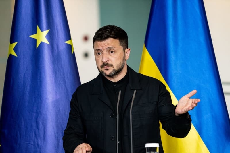 Zelensky: Ukraine holding back Russian offensive in Sumy