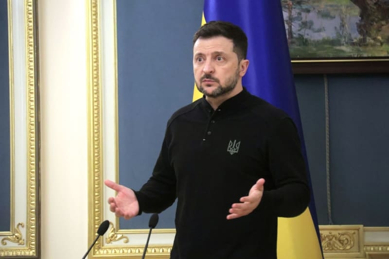 Zelensky urges global response after Russian strike kills 18