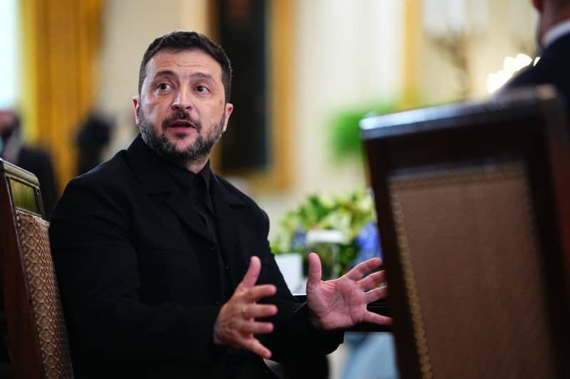 Zelensky ready to meet Putin without preconditions