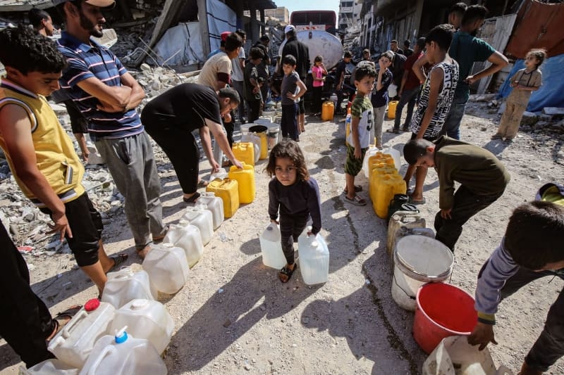Gaza aid centres to reopen after security upgrades