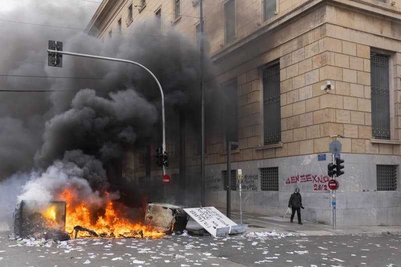 Riots follow massive demonstrations over Greek rail disaster