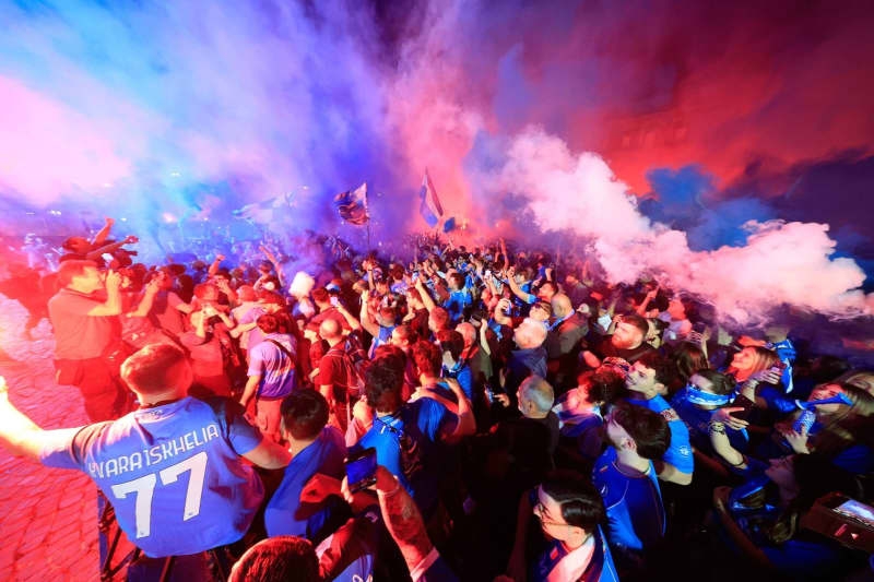 Injuries and weapons seized as Napoli fans celebrate before parade