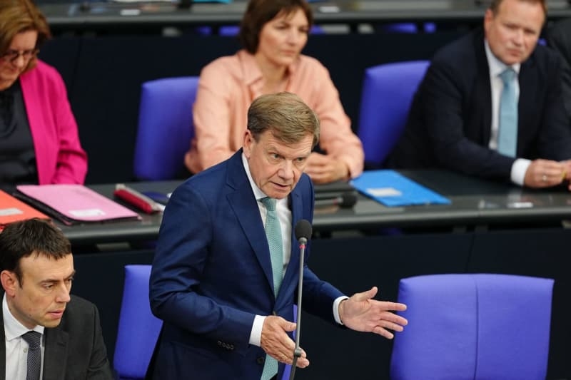 German foreign minister backs down on review of Israeli arms exports
