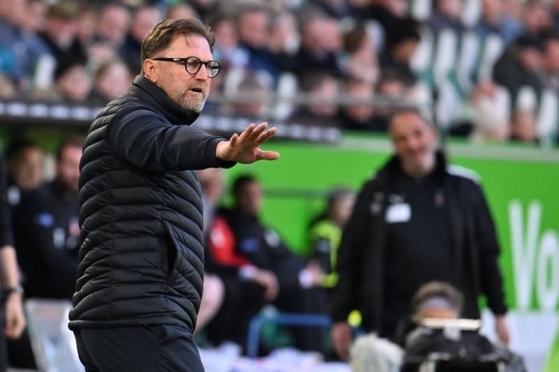 Wolfsburg's Hasenhüttl not concerned about speculation on his future