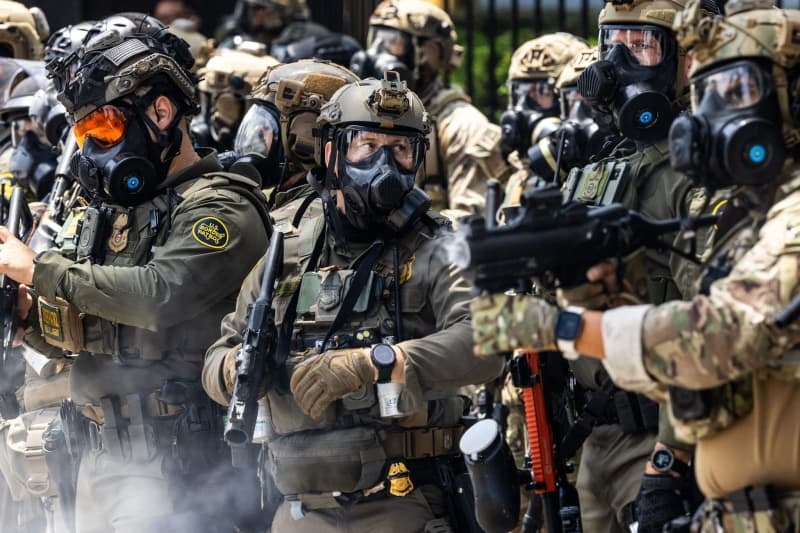 National Guard troops start arriving in LA amid standoff with Trump