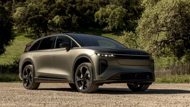 Lucid's powerful Gravity SUV offers one hell of an electric ride