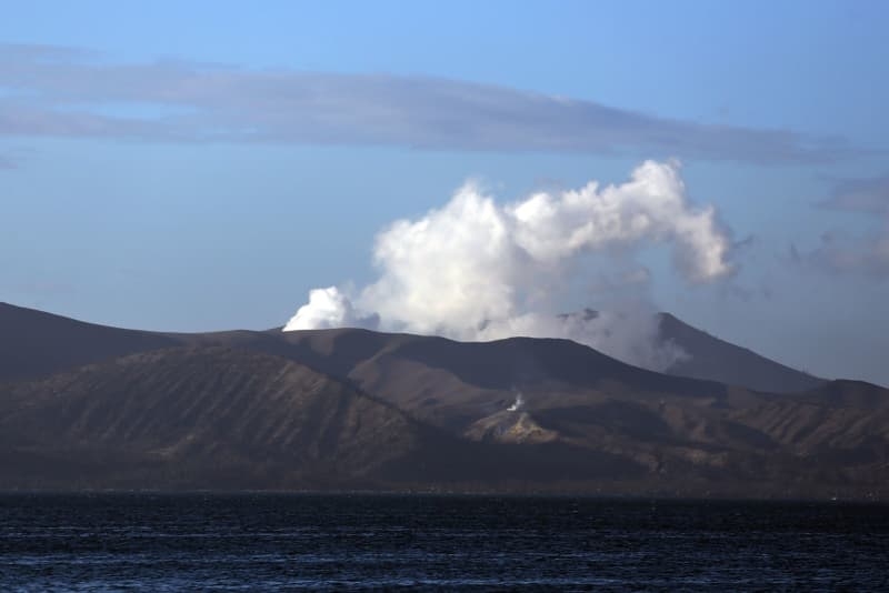 Schools closed and residents evacuated as Philippines volcano erupts