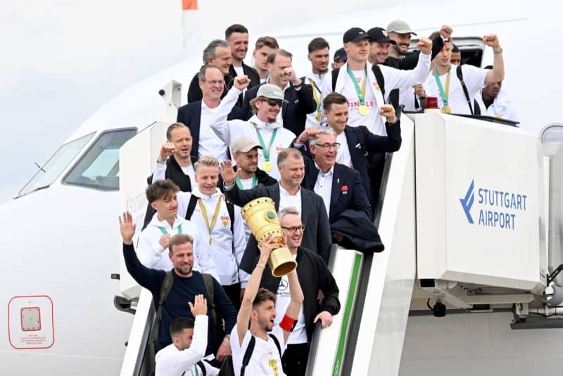 Stuttgart back home ahead of parade and party with fans
