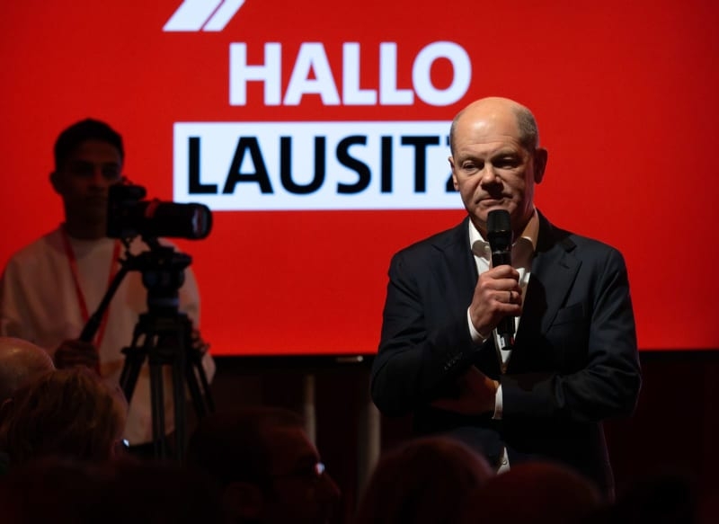 Reported remark by Germany's Scholz at private party sparks attacks