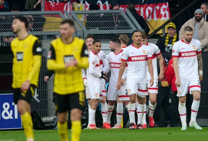 Dortmund coach Kovac debuts with defeat, Leverkusen held at Wolfsburg