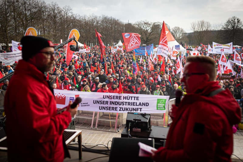 Thousands demonstrate for more investment in German industry