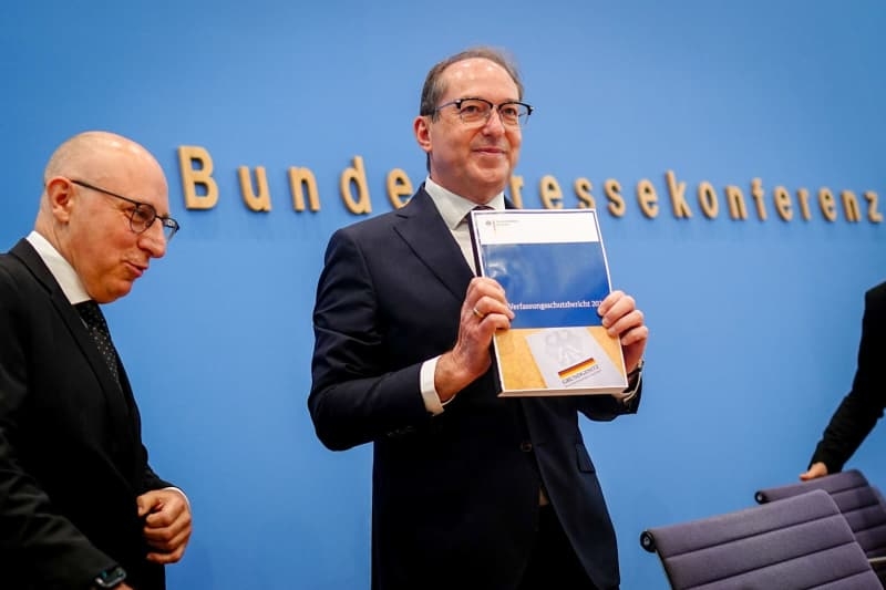 German intelligence monitoring more extremists amid rise of far right