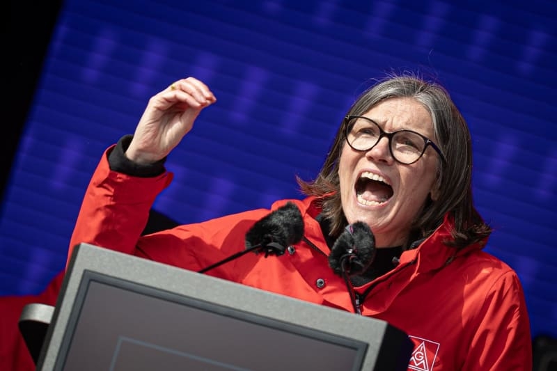 Largest German union drops four-day week demands amid economic slump