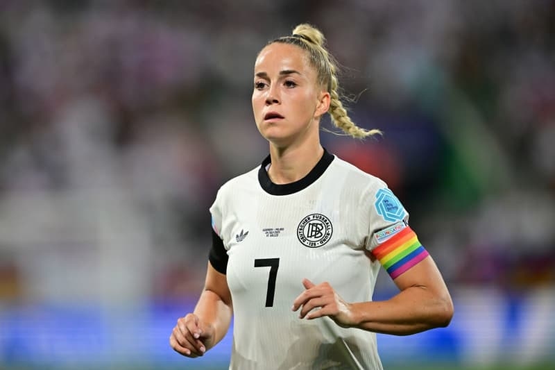 Germany captain Gwinn suffers knee injury in their Euros opener