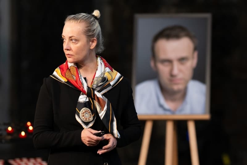 Arrests in Russia as Navalny supporters mark his birthday