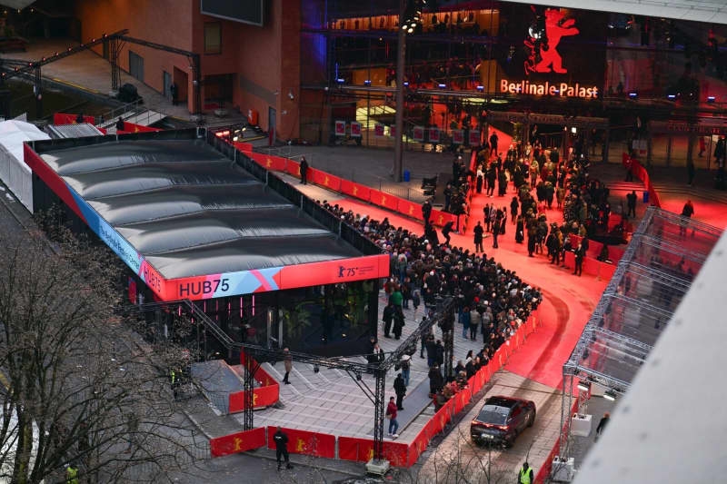 Berlinale gala moderator honours victim of Holocaust Memorial attack