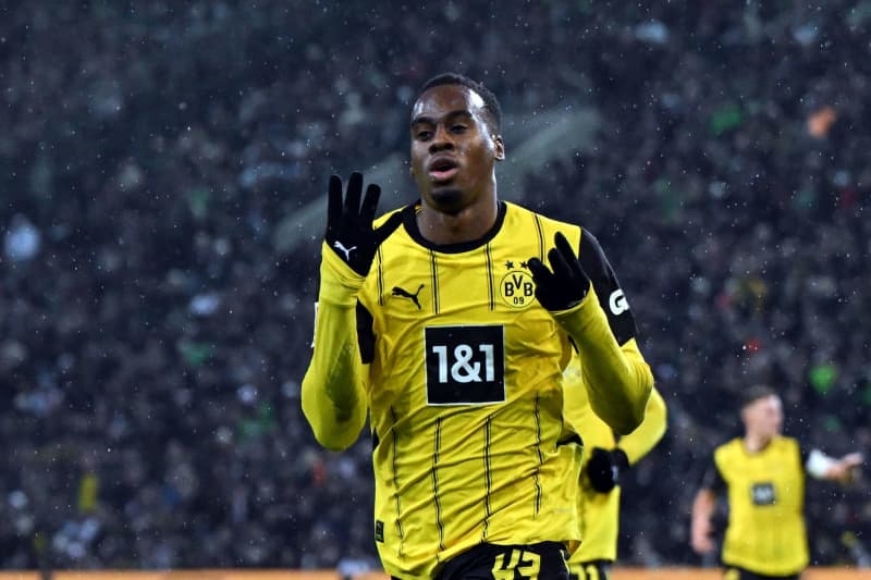 Reports: Chelsea submit offer for Dortmund's Gittens