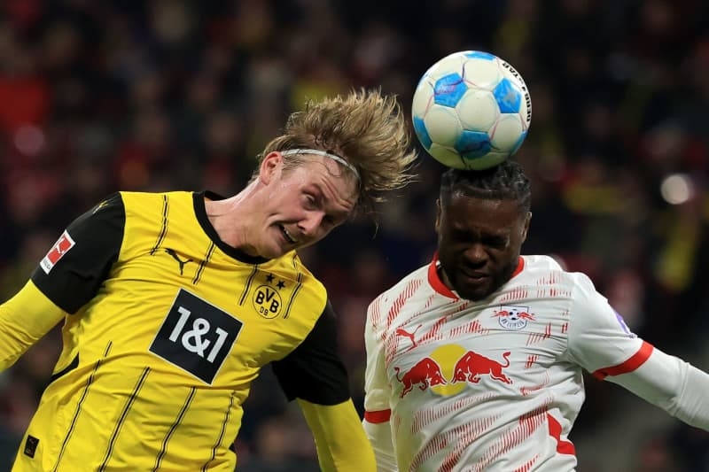 Dortmund's Brandt playing Club World Cup with wrist fracture