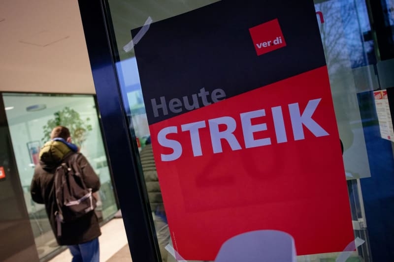 German health care workers go on strike amid ongoing wage dispute