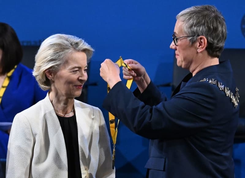 Von der Leyen honoured for advancing European unity