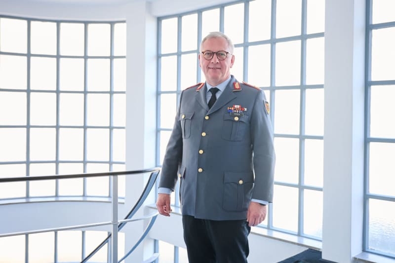 German general sees limits to voluntary military enlistment