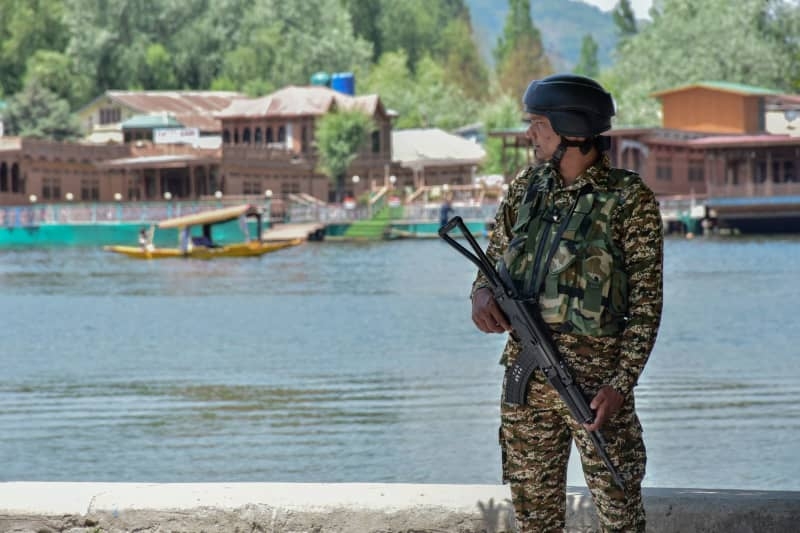 Pakistan, India agree to pull back troops to peacetime positions