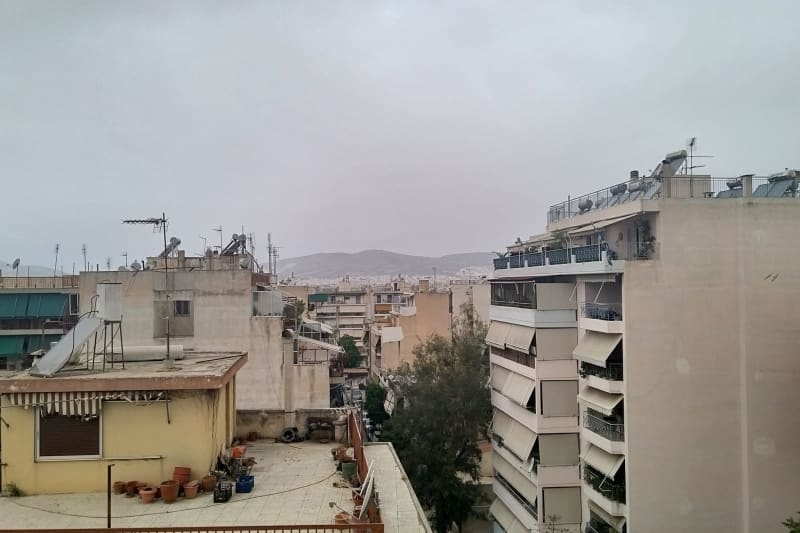 Saharan dust, strong winds in Greece result in cancelled flights