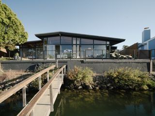 This $3.9M Midcentury on the San Francisco Bay Comes With a Boat Dock