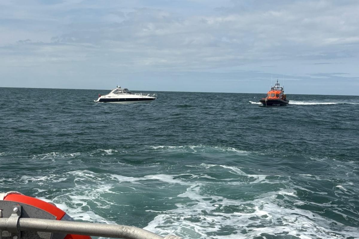 Boat towed to safety after losing steering in choppy conditions