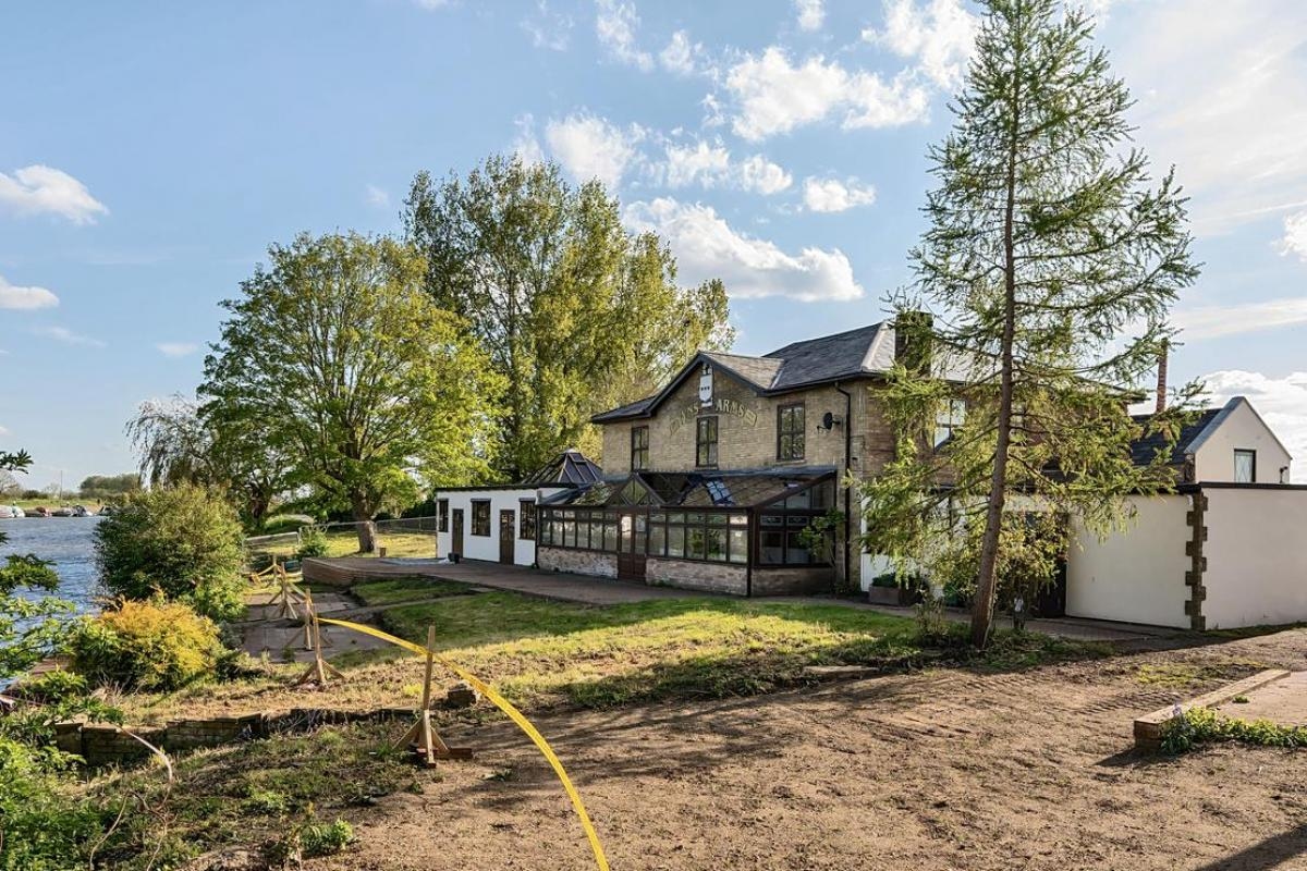 Riverside pub that has been closed for four years to reopen