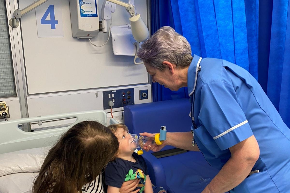Nurse who has dedicated 40 years to NHS retires