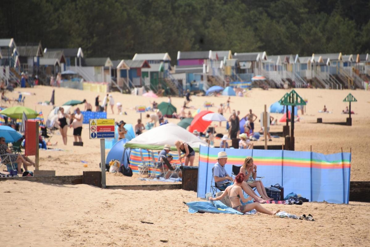 Hot weather warning extended by FIVE days as heatwave continues
