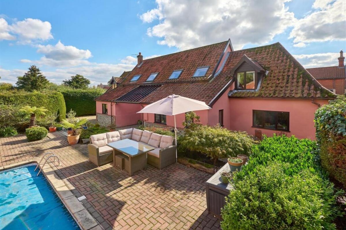 Barn conversion with swimming pool hits the market for £950,000