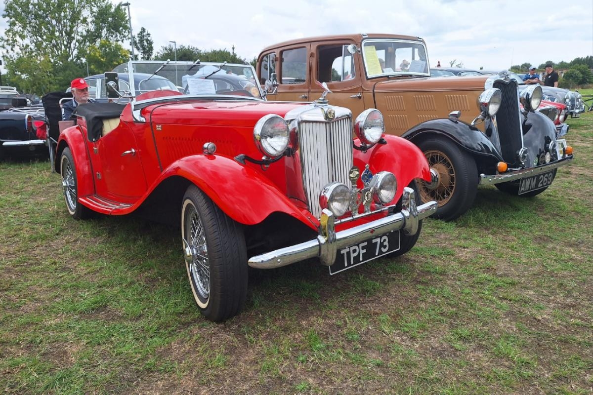 In photos: Hundreds of classic car owners gather in Southend for car show