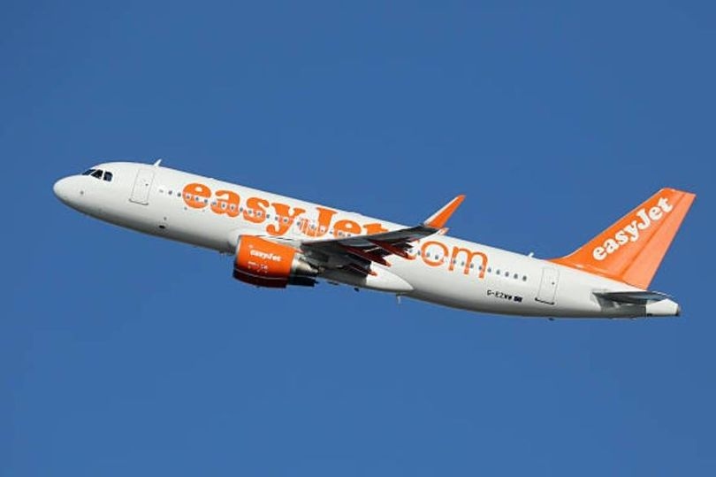 Storm Floris leads to Edinburgh flight aborting two landings and turning around