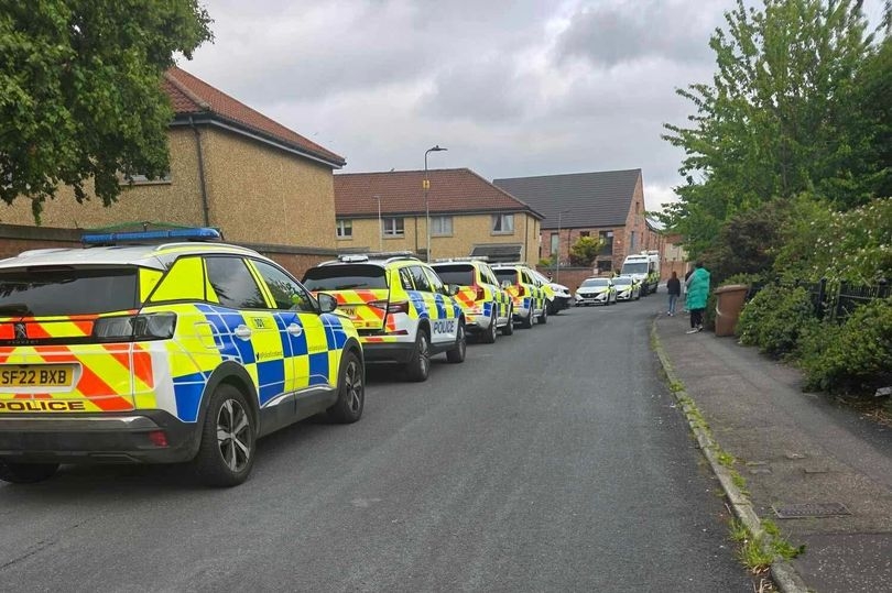 Edinburgh police swarm residential street in major emergency response