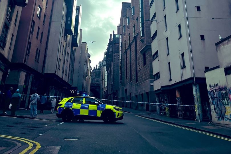 Edinburgh Cowgate: Major road locked down by police amid ongoing incident
