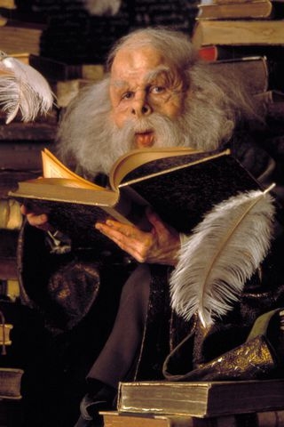 Harry Potter star Warwick Davis is 'out of touch' with J. K. Rowling controversy: 'I don't tend to read the news'