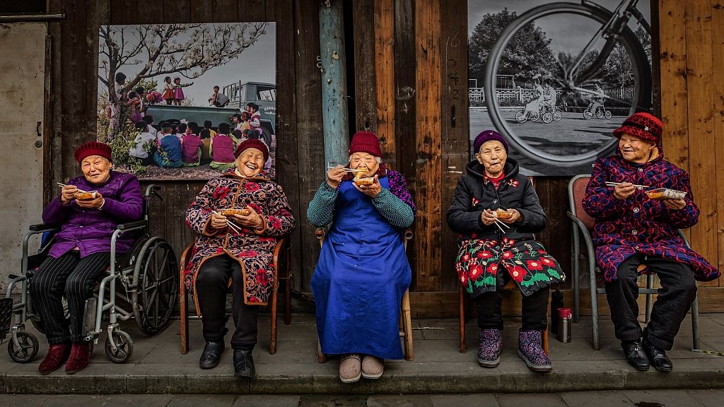 Adorable grandmas sharing spring rolls take top prize at World Food Photography Awards