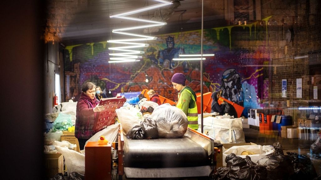 DIY plastic recycling made easy: How a global community is fighting plastic pollution