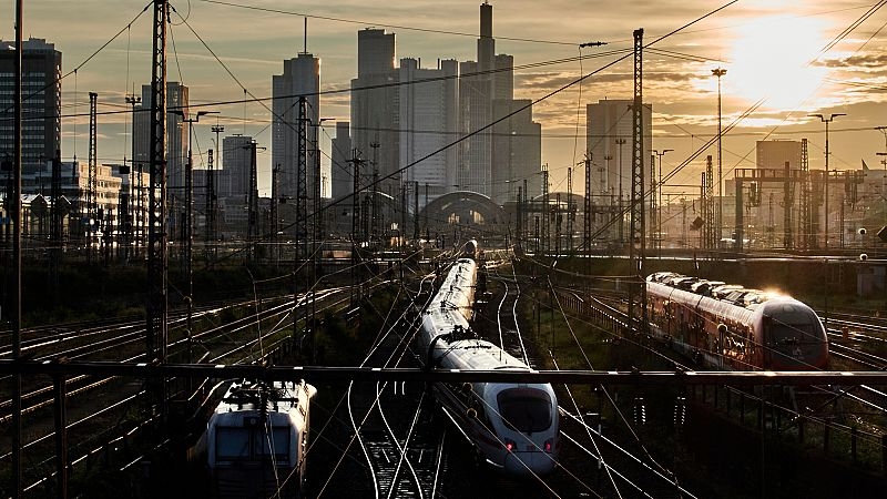 Eurozone unemployment stays at a record low despite economic hurdles