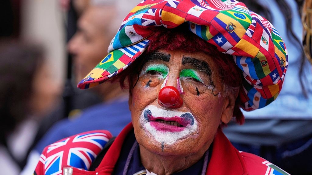 Red noses and big shoes fill Lima's streets for Clown Day
