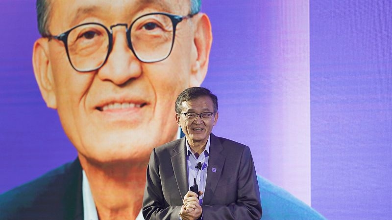 Trump reverses course on Intel CEO amid US-China chip showdown
