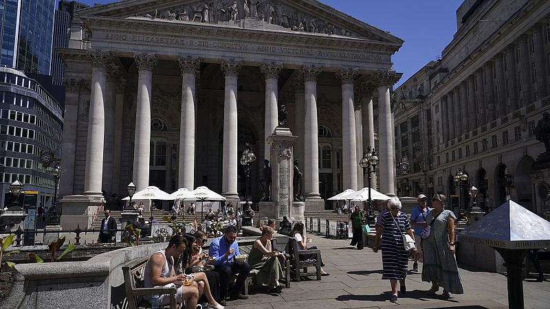 UK job vacancies fall at a slower pace while wage growth holds steady