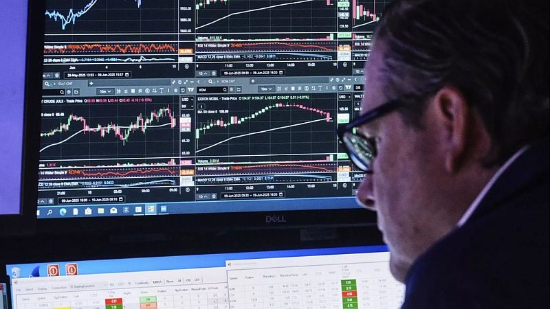 Gloomy trading in the European markets as oil keeps climbing