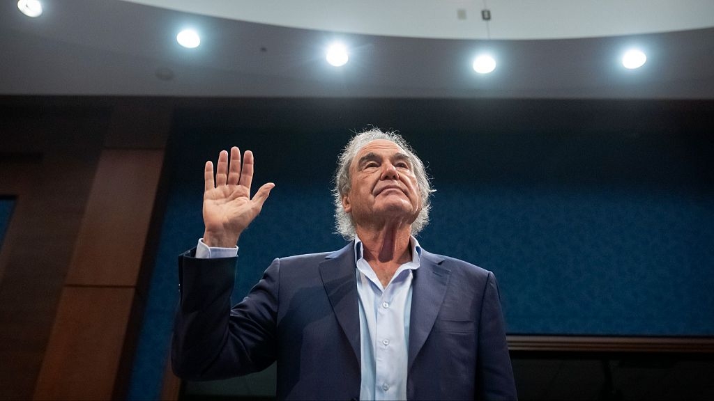 'JFK' director Oliver Stone calls for investigation into presidential assassination