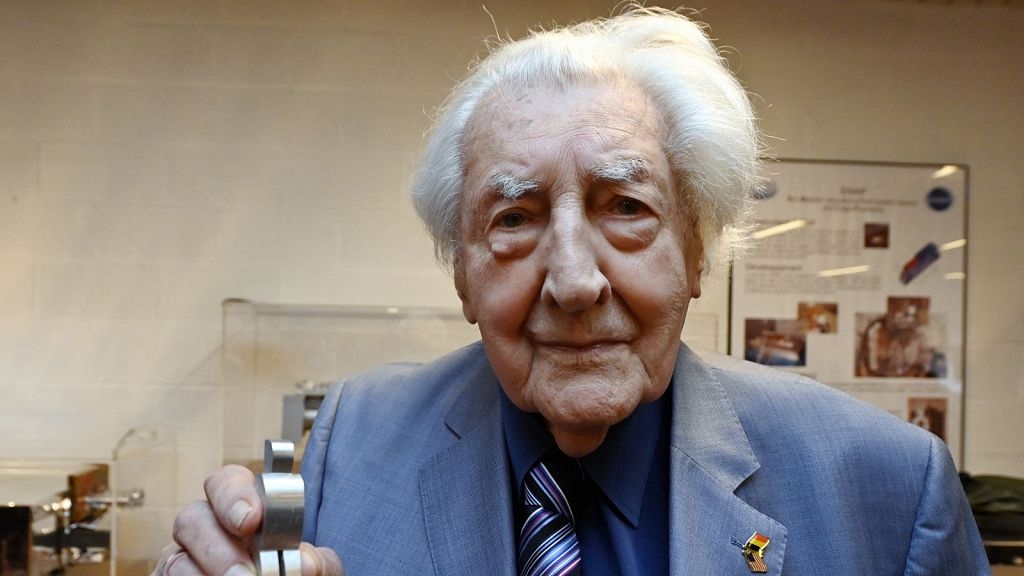 Belgian Paul Van Hoeydonck, first artist on the moon, dies aged 99