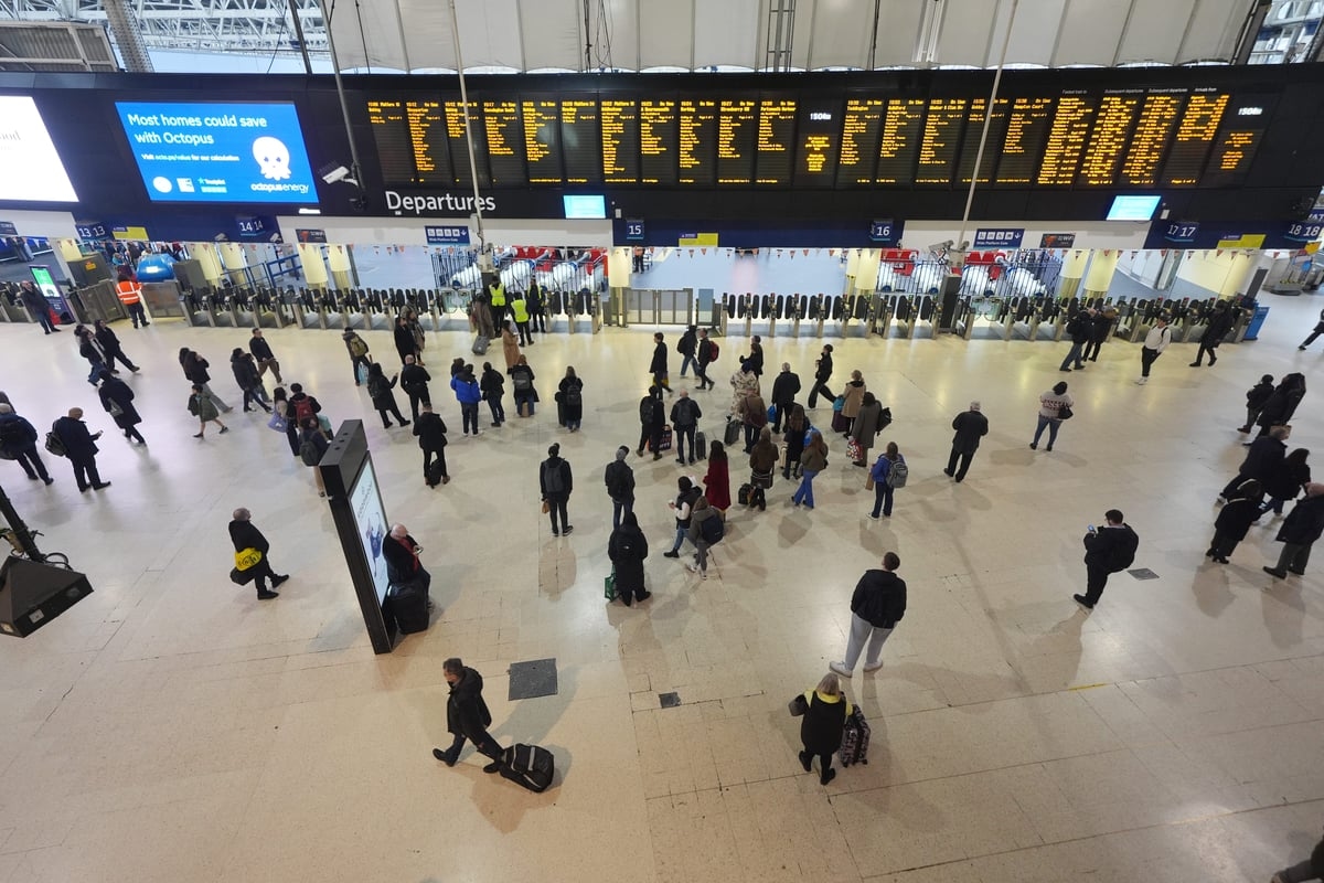 London train stations to get 4G and 5G upgrade in project to eliminate mobile blackspots on rail network